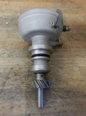 DN12127A FORD Tractor Distributor
