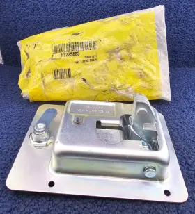 AT225885 JOHN DEERE Service Door Latch